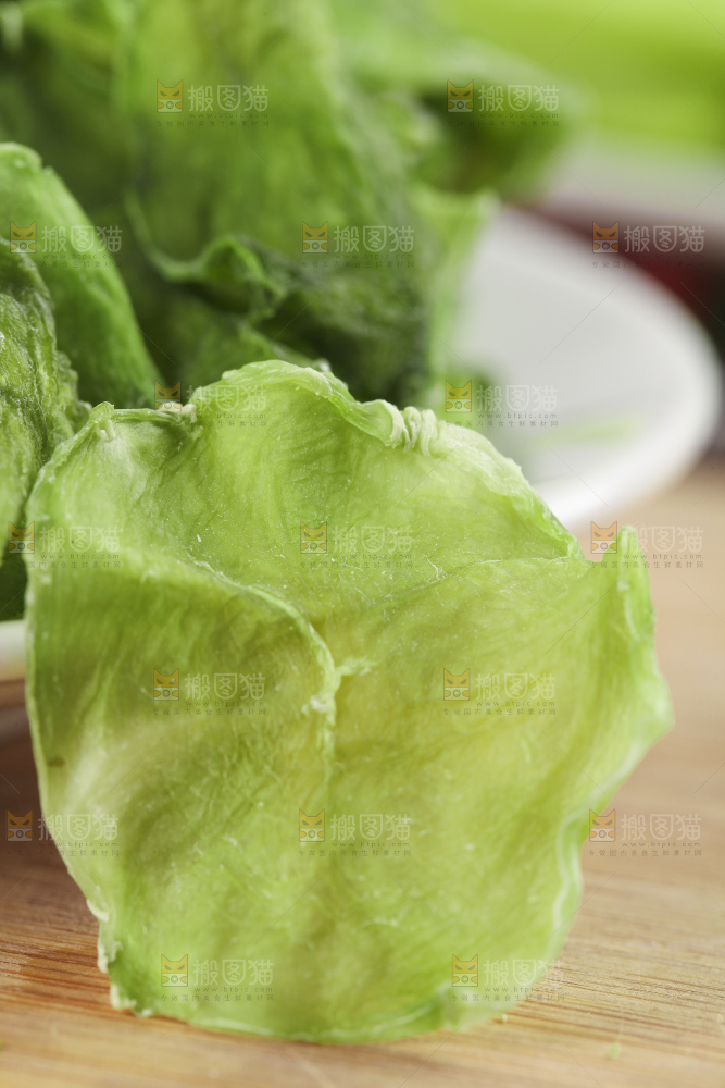 盘子里的农家莴笋干