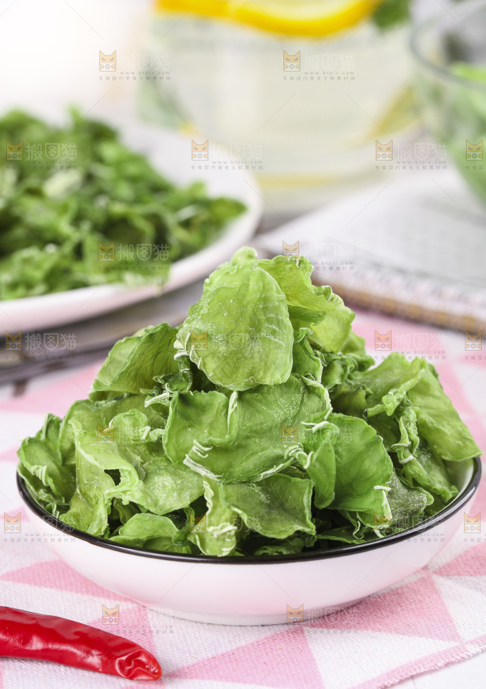 深底上的干莴笋