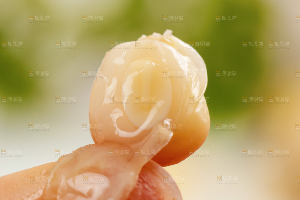 盘子里的玉米粒