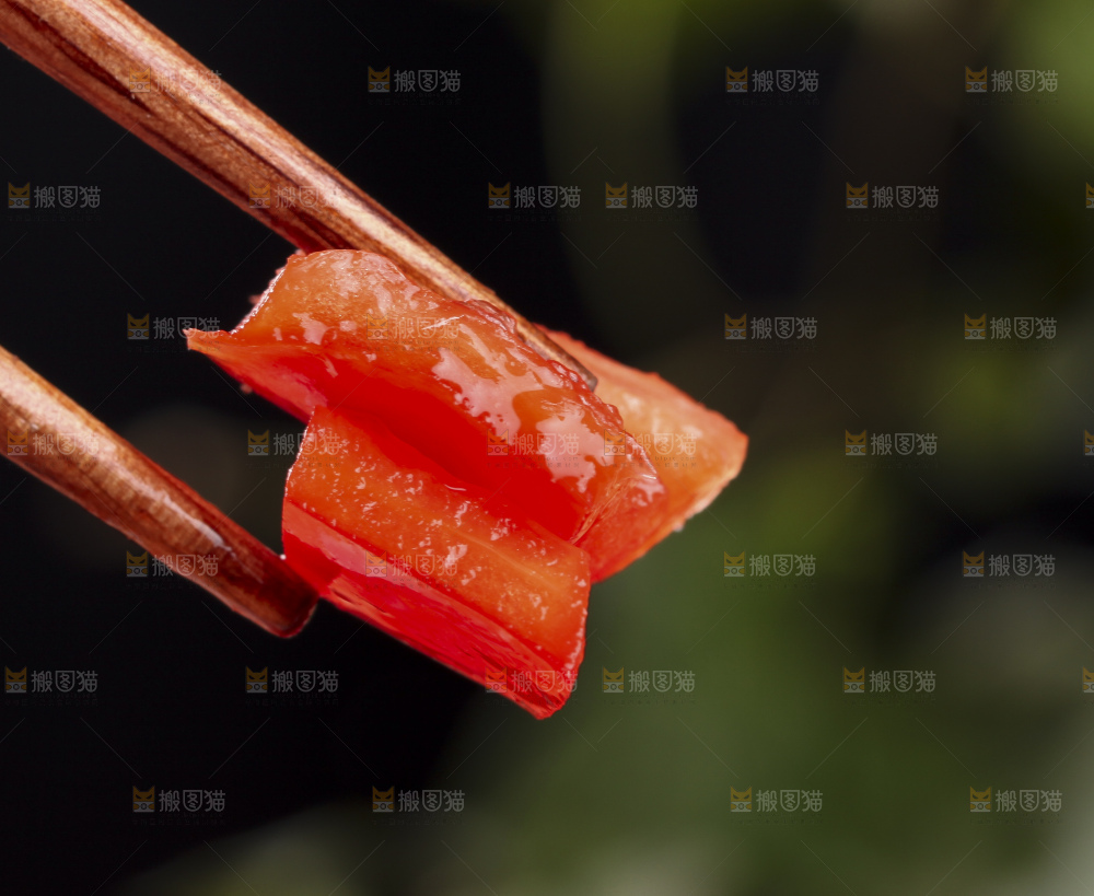 深底上的红辣椒