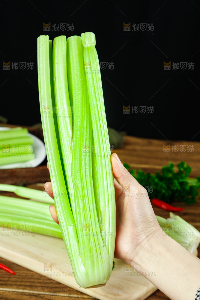 木板上的山东西芹