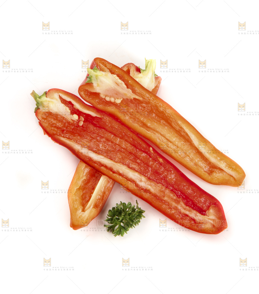 白底上的红甜椒