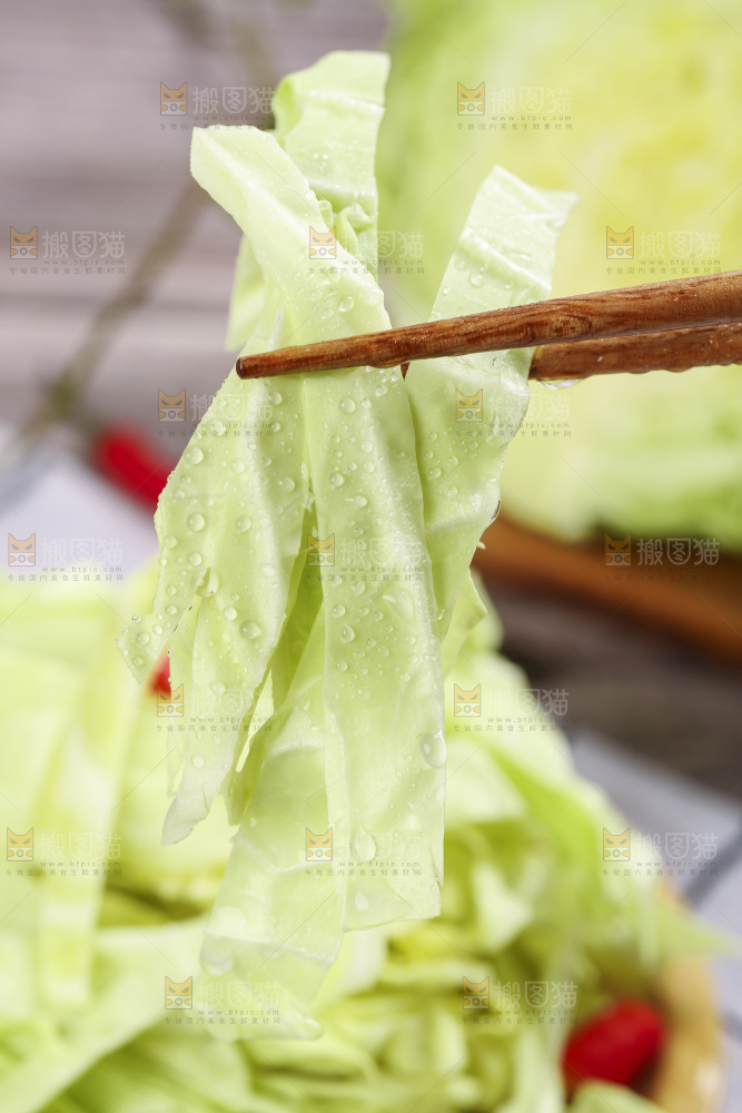 盘子里装着包心菜