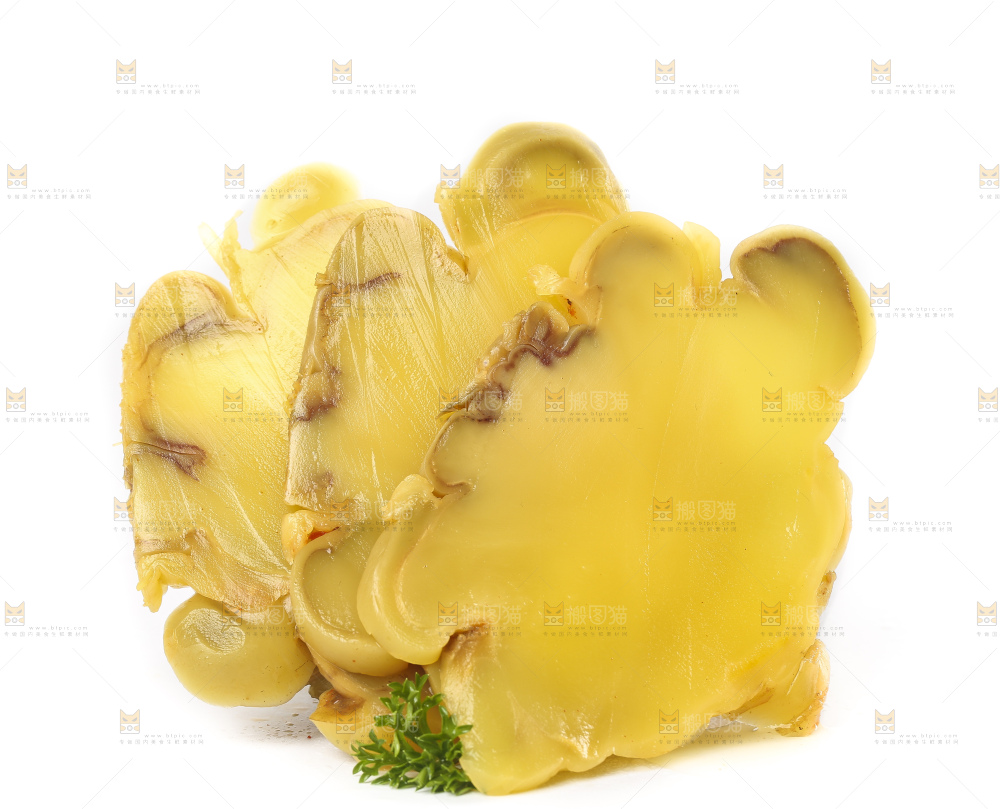 白底上放着腌制榨菜