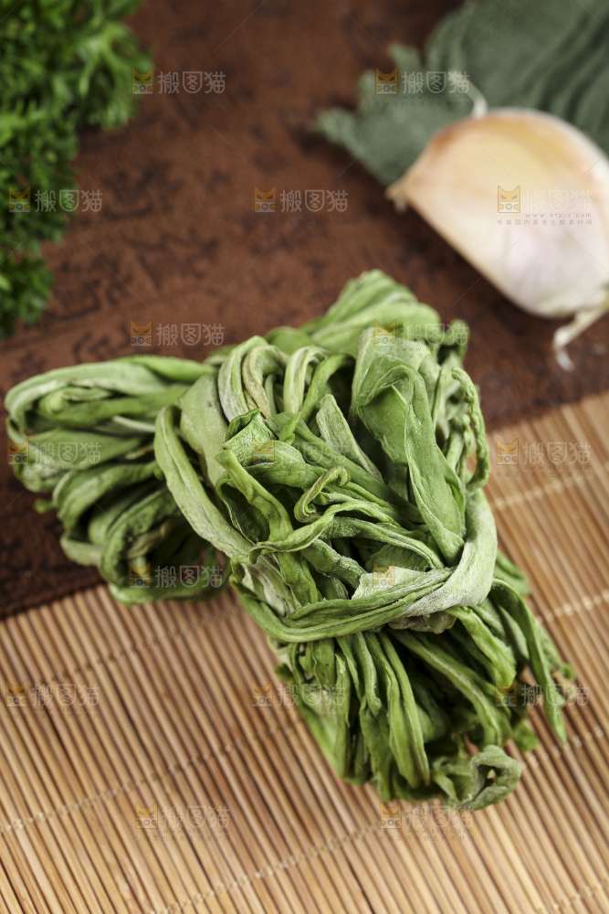 竹底上放着涡阳苔菜