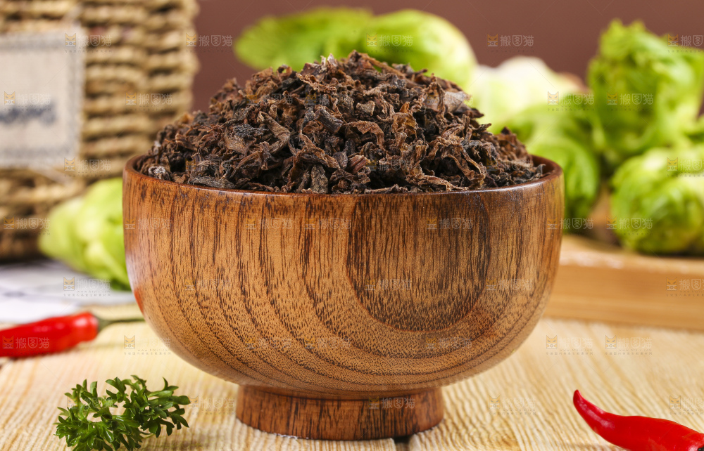 木板上放着绍兴梅干菜
