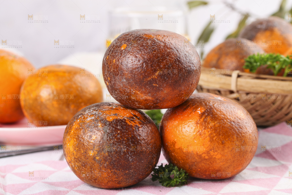 彩底上放着乌柑