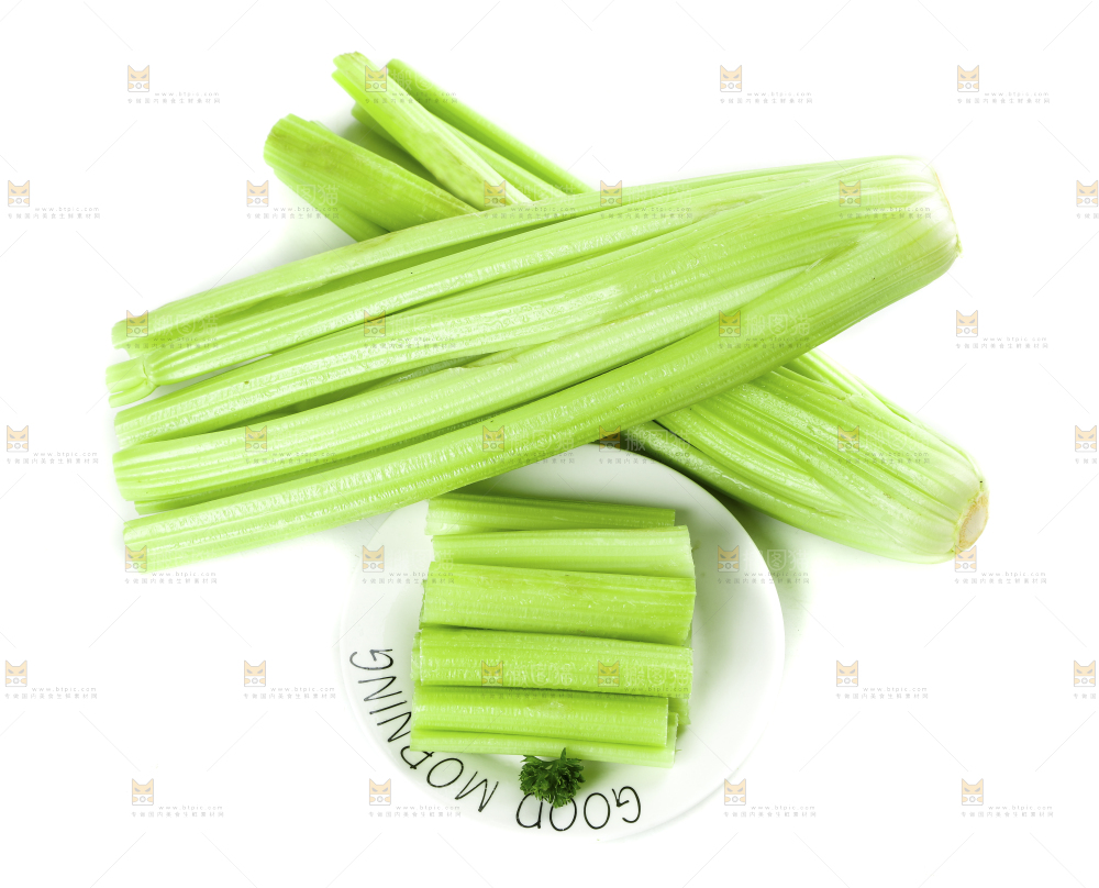 白底上放着西洋芹