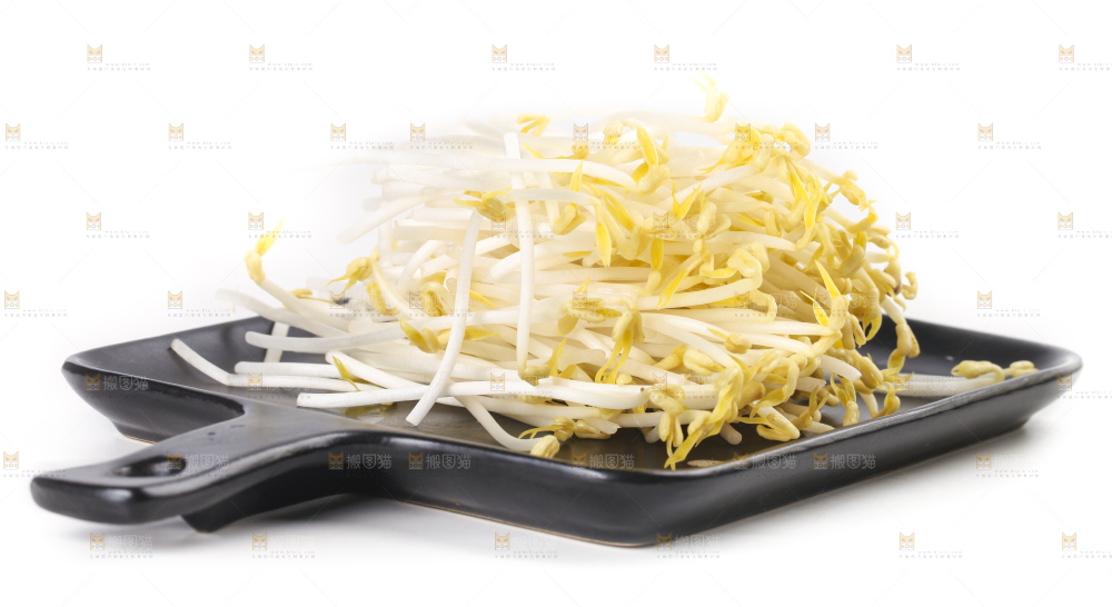 盘子里装着绿豆芽