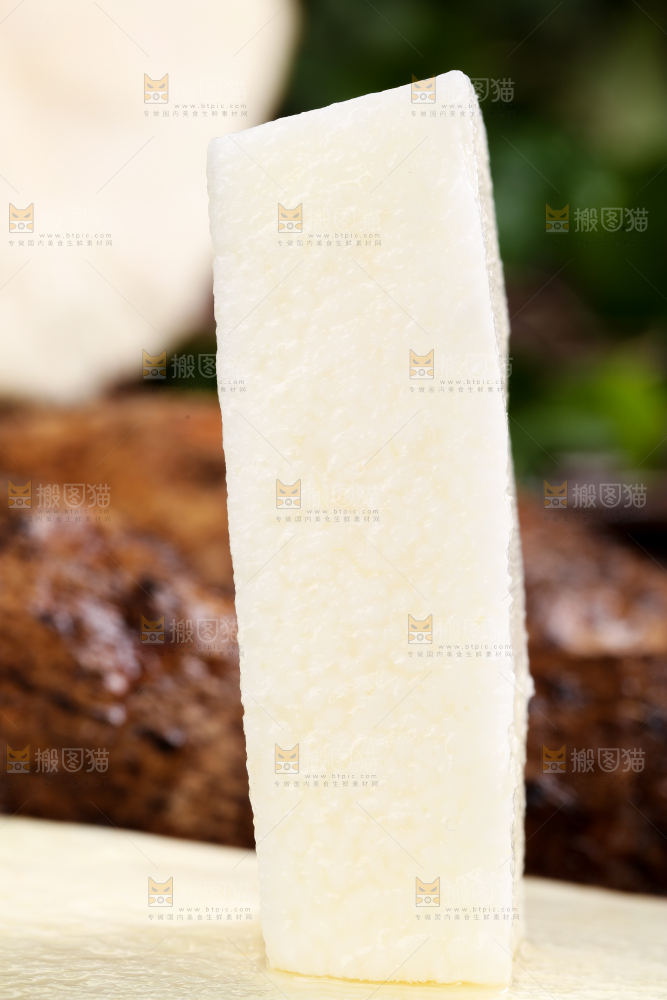 木板上的云南金秤砣山药