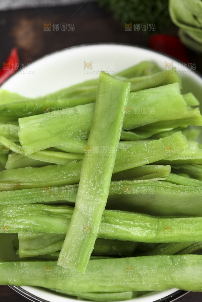 篮子里的干苔菜