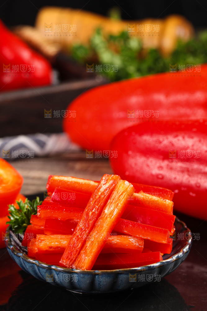 石板上的山东红辣椒