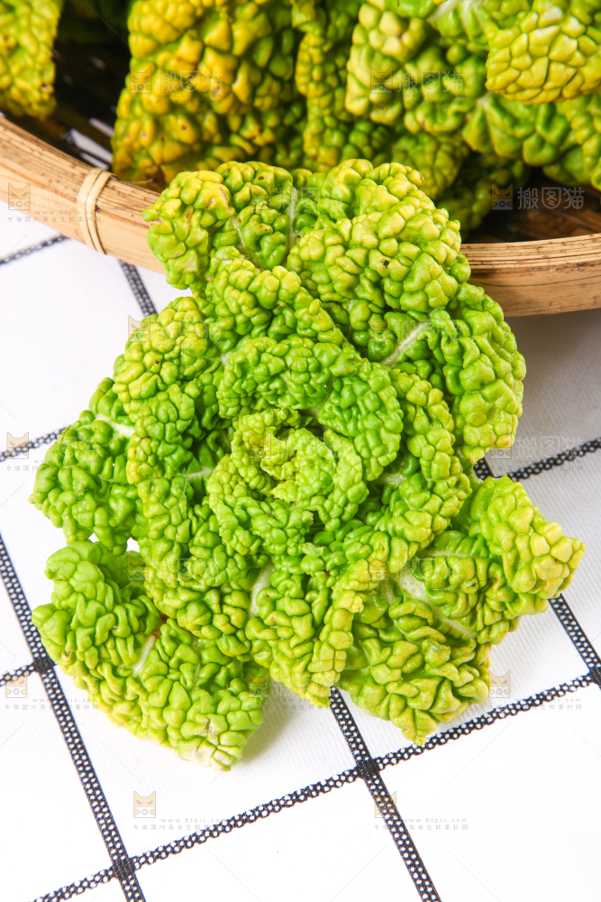 篮子里装着乌塌菜
