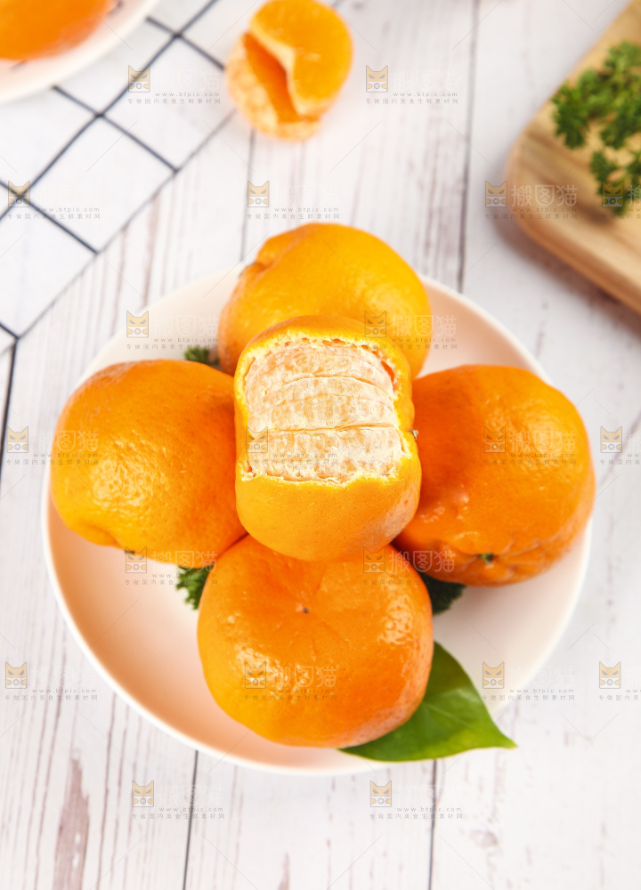 盘子里装着永春芦柑