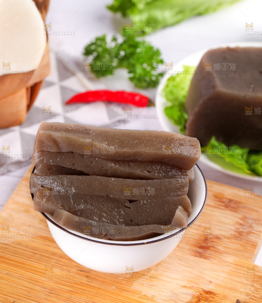 浅底上的手工魔芋豆腐