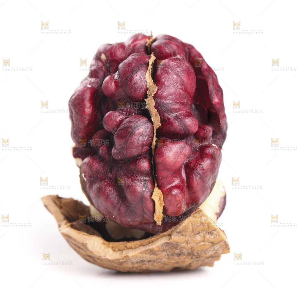 白底上的黑皮花生