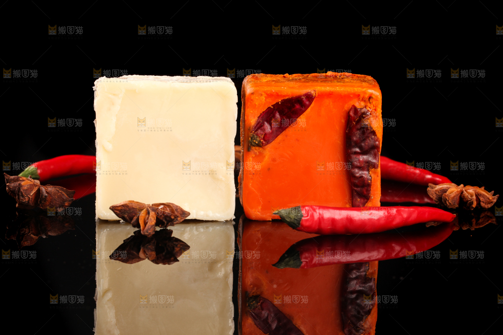 黑底上的鸳鸯火锅料