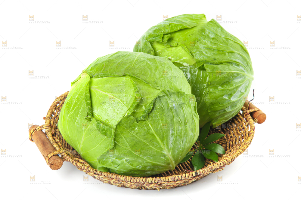 白底上放着一筐包菜