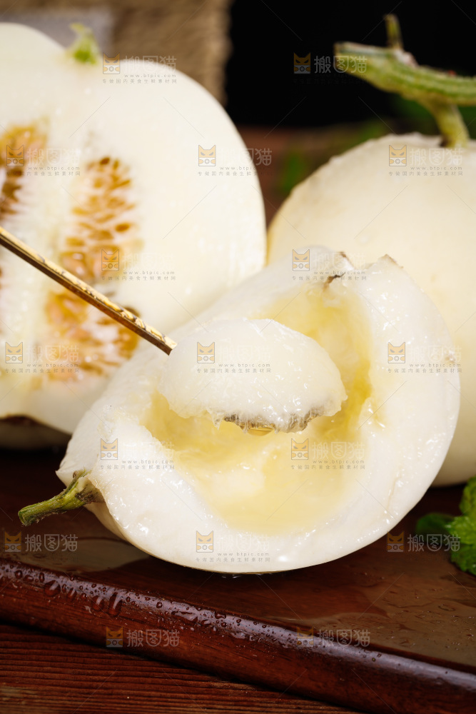 勺子里的阎良甜瓜果肉