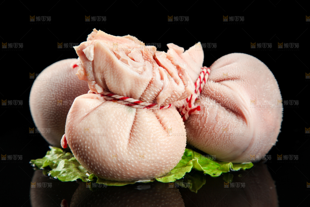 黑底上的肚包肉