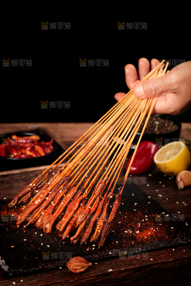 手拿烤串