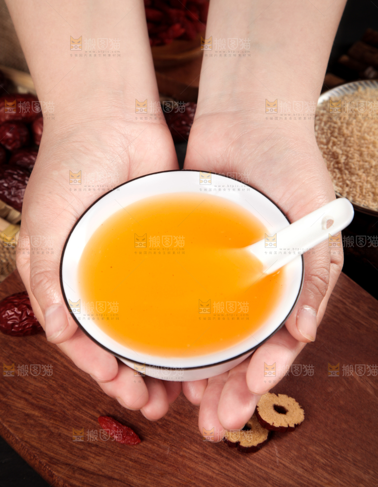 手拿一碗葛根粉