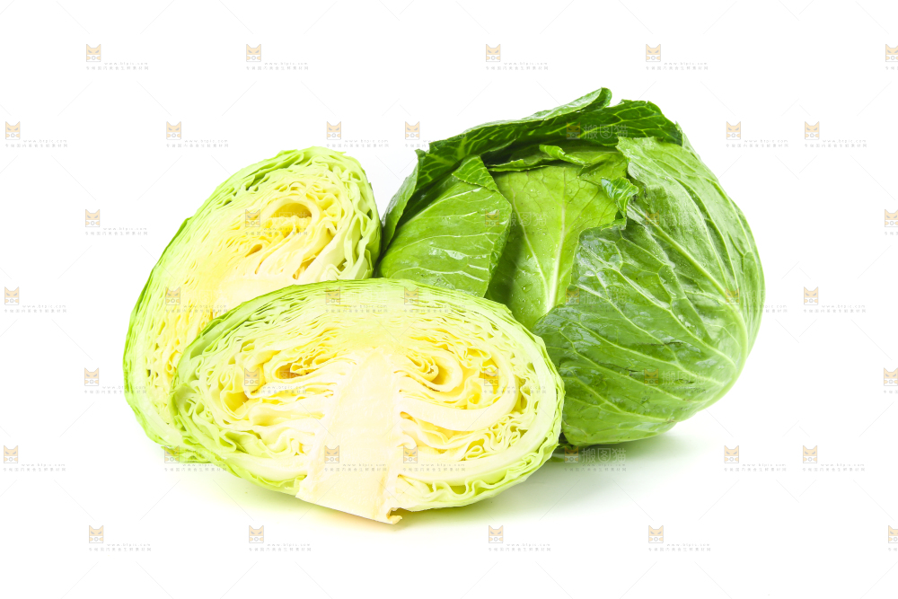切开的包菜放在白底上