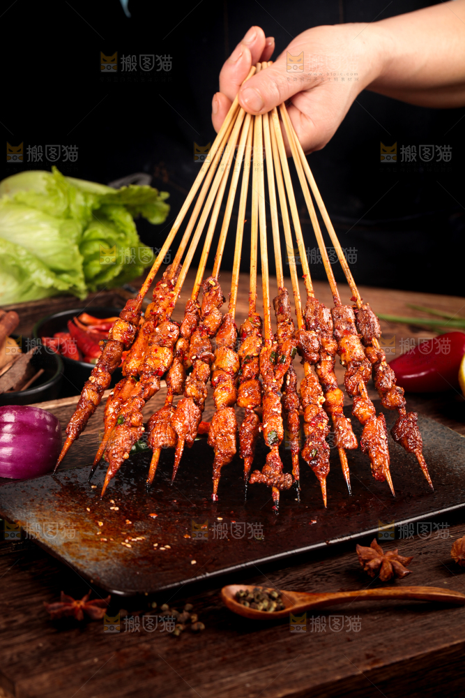 手拿烤串