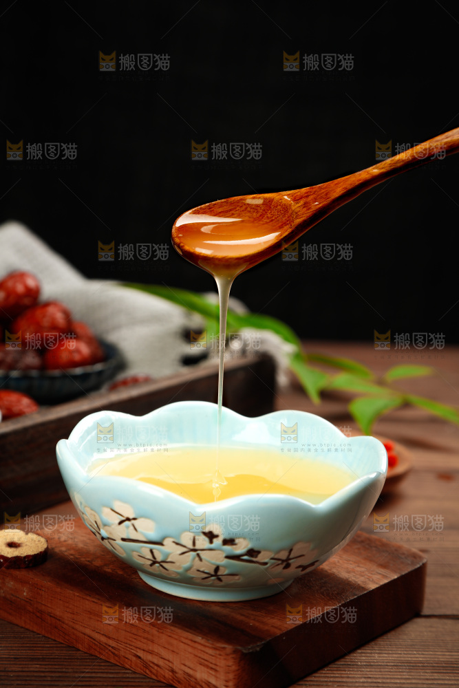 木底上放着一碗湖北葛根粉