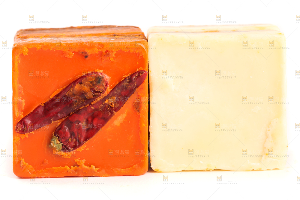白底上的鸳鸯火锅料