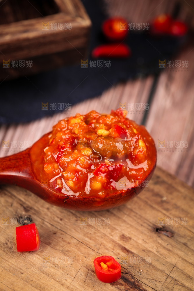 勺子里的辣椒酱