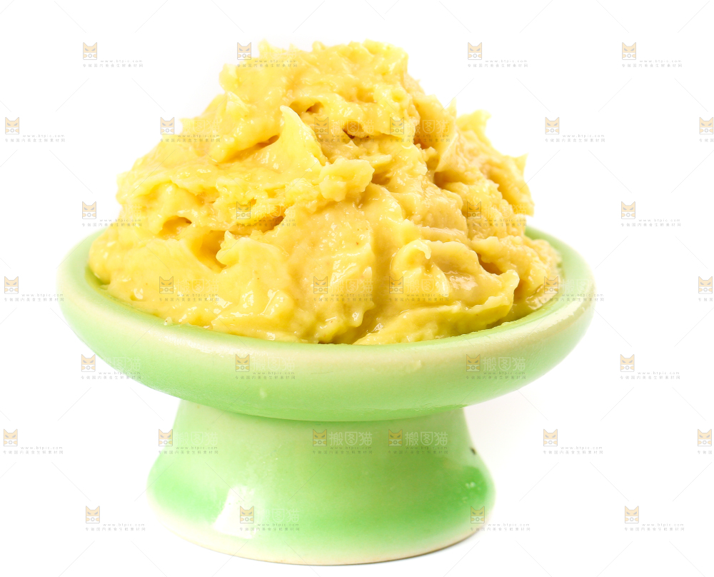 白底上放着一杯金枕榴莲肉泥