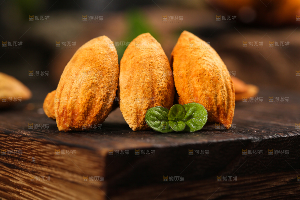 木底上的巴旦木