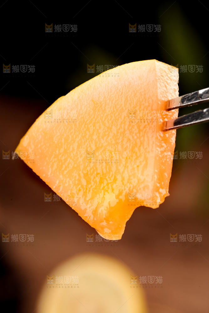叉子叉着黄河蜜瓜