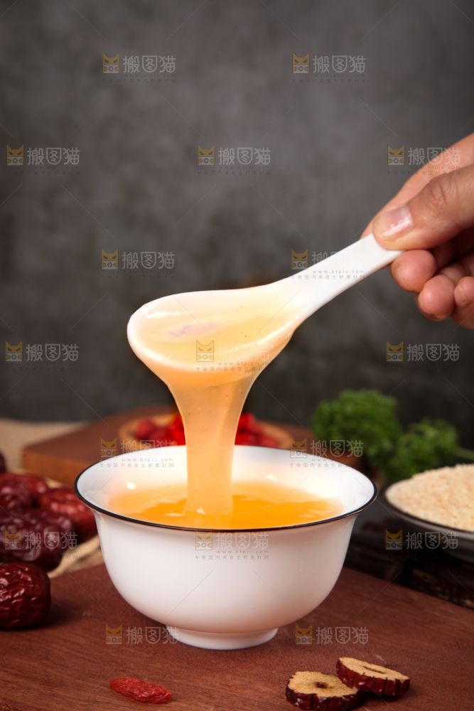 木底上放着一碗葛根粉