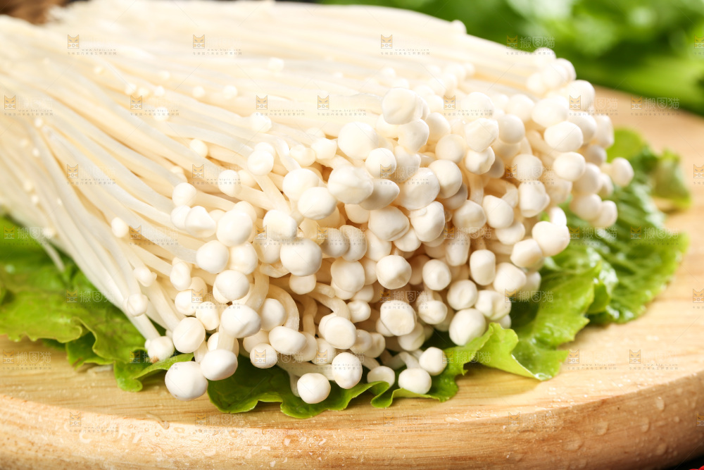 木板上的金针菇