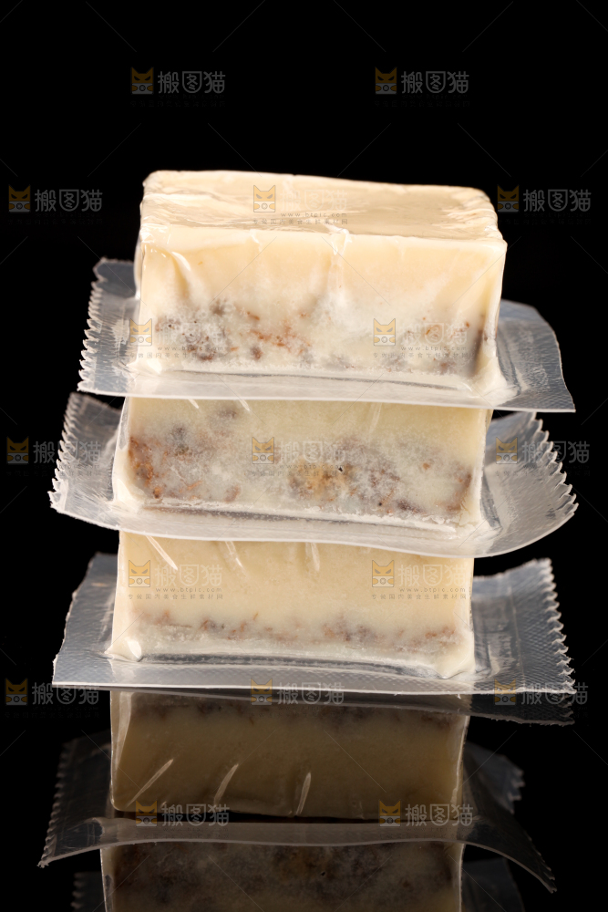 黑底上的清汤火锅料
