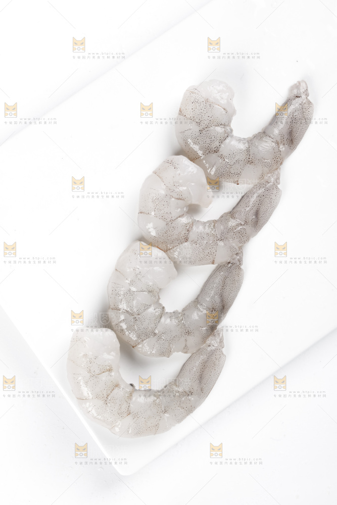 盘子里的新鲜青虾仁