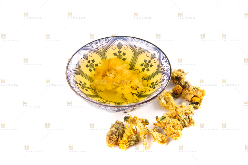 白底上的菊花茶