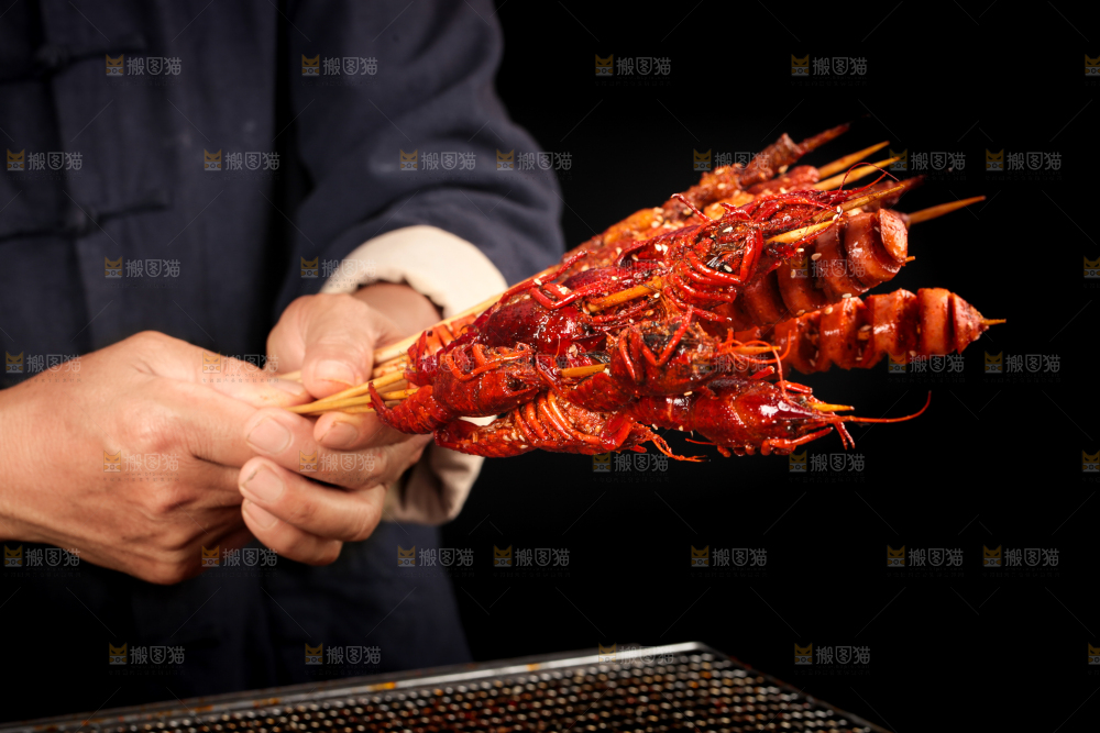 手拿烤串