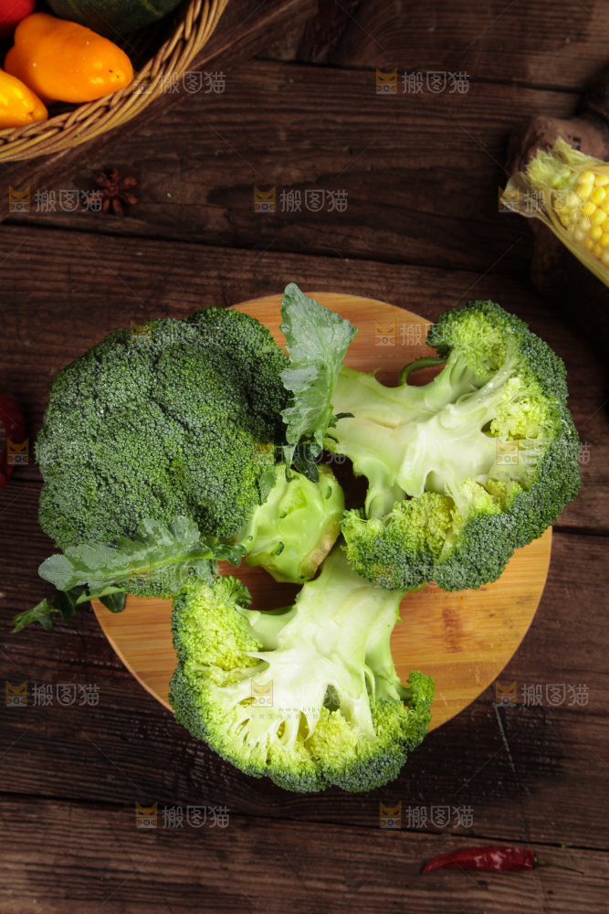 木底上的进口西兰花