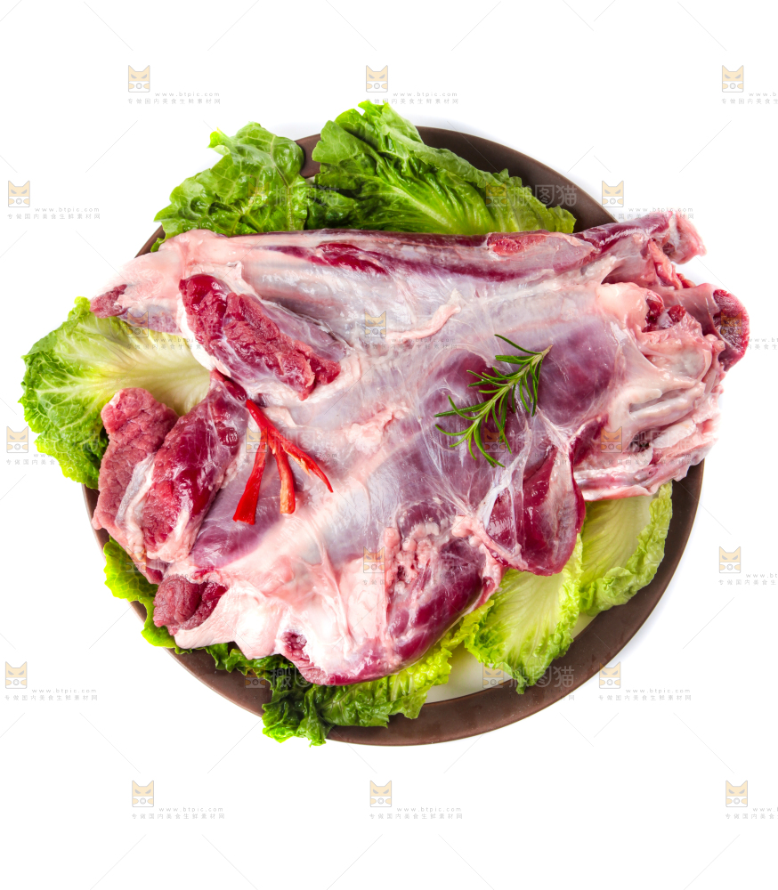 盘子里装着牛腿肉