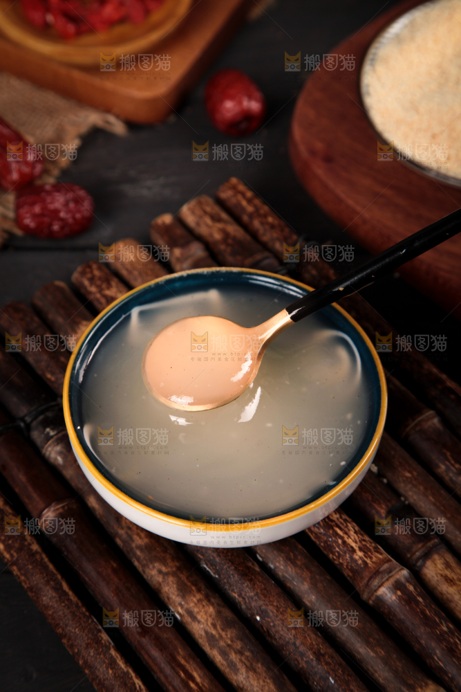 深底上放着一碗葛根粉