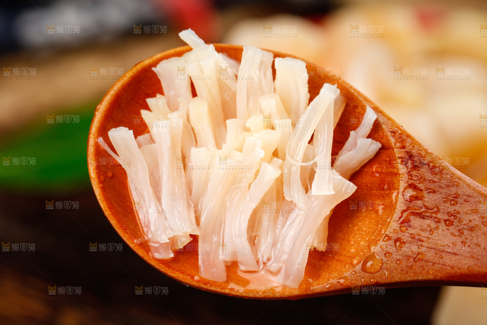 勺子里的干贝丝