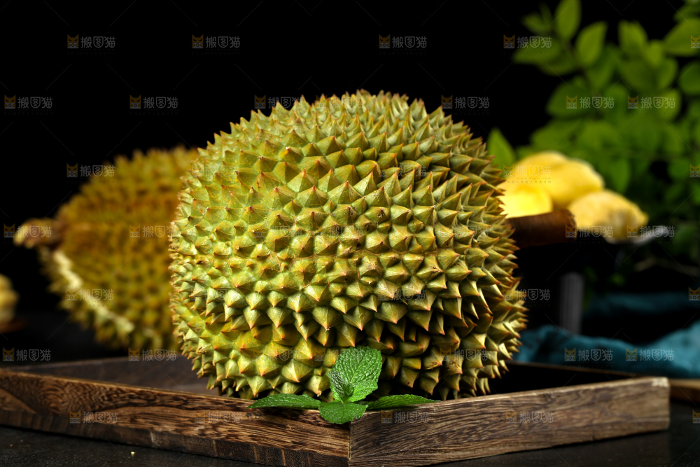 盘子里装着泰国甲仑榴莲