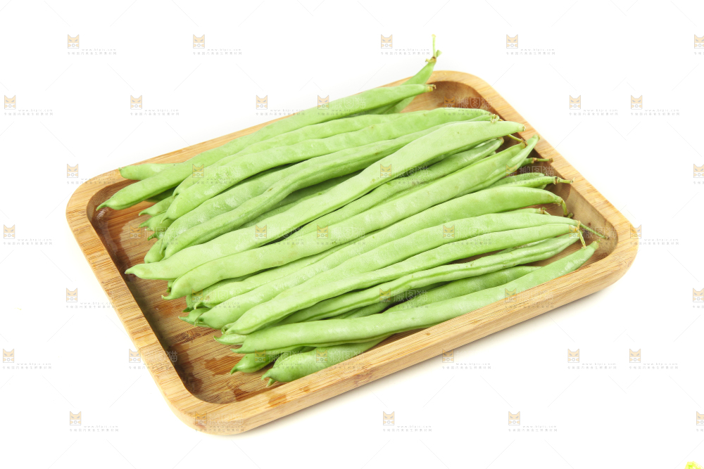 白底上的新鲜四季豆
