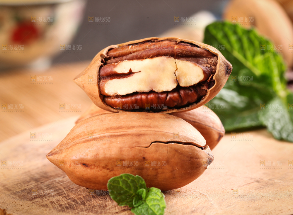 木底上的碧根果