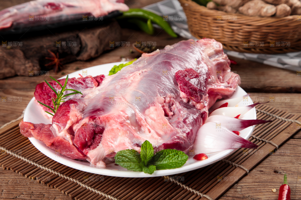 竹底上的贵州土黄牛肉
