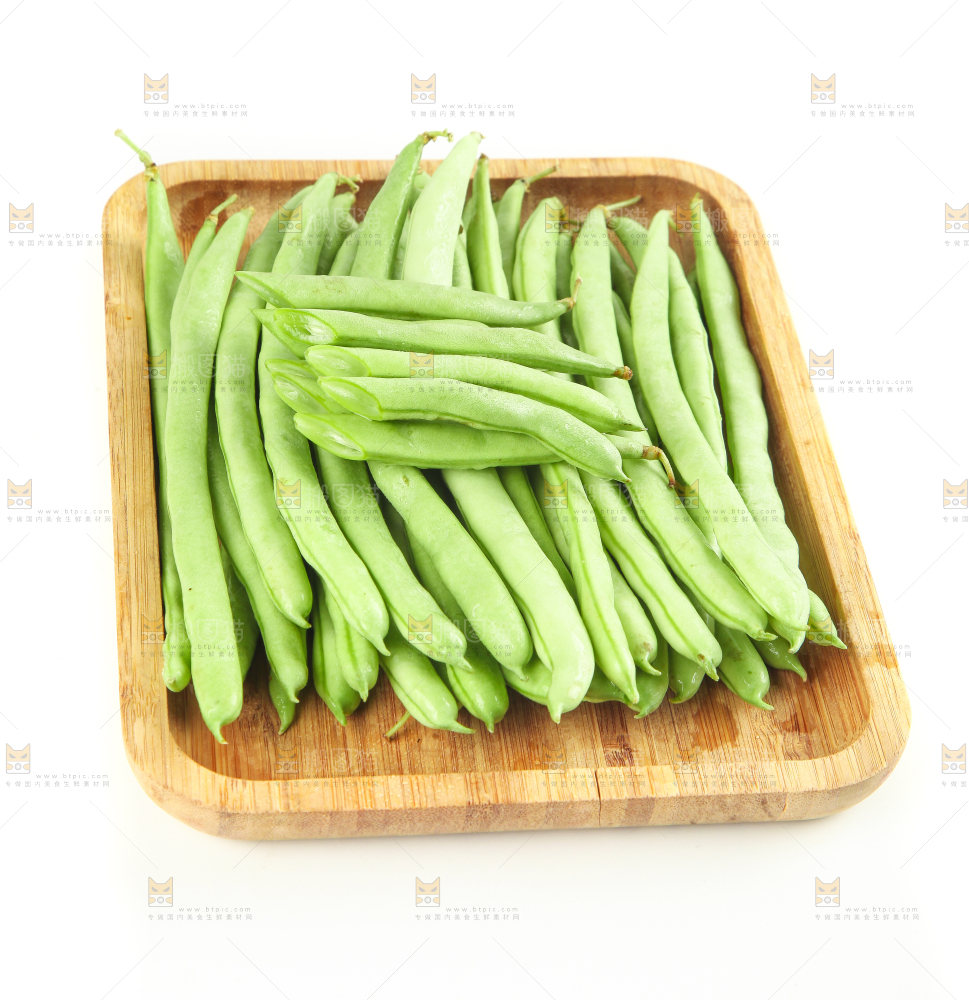 白底上的新鲜四季豆