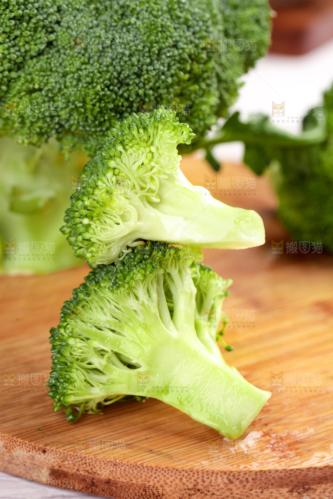 木底上的美国西兰花